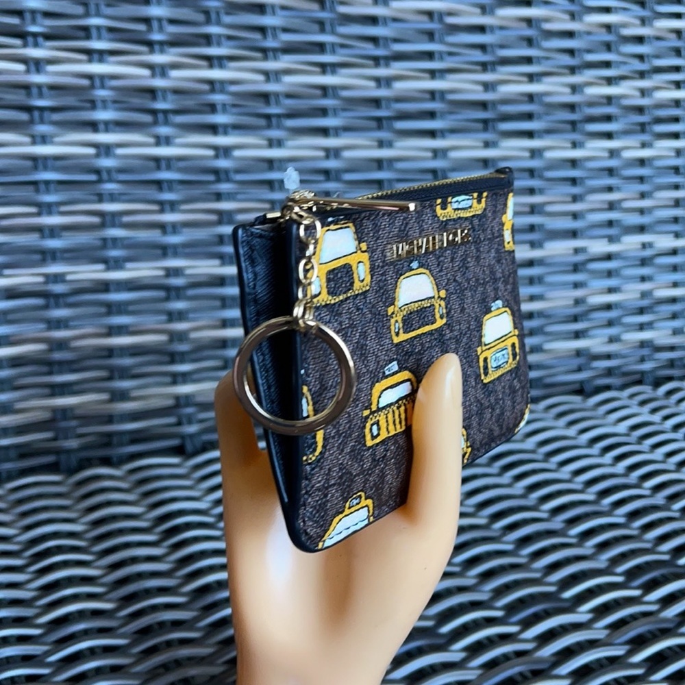 NEW YORK CITY Jet Set Travel Sm TZ Coinpouch - Picture 13 of 16